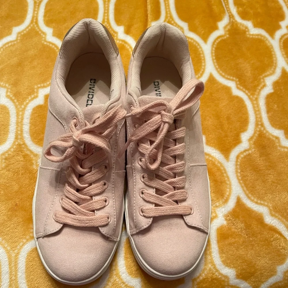 H&M pink sneakers 💗 - Picture 2 of 7